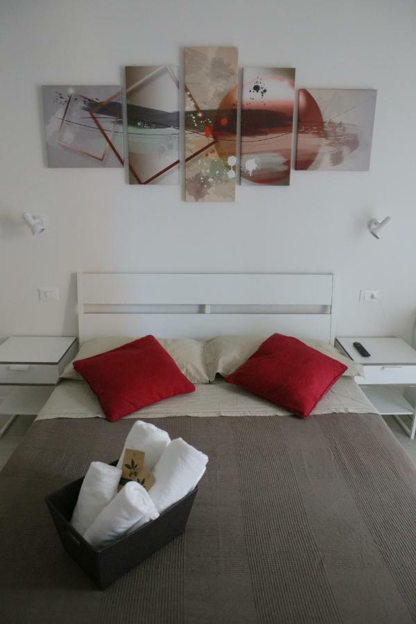 Soleluna Fiera 6 Rooms Bologna Kültér fotó