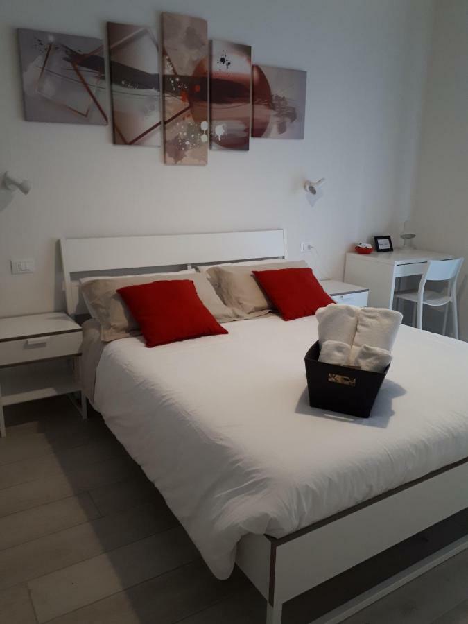 Soleluna Fiera 6 Rooms Bologna Kültér fotó